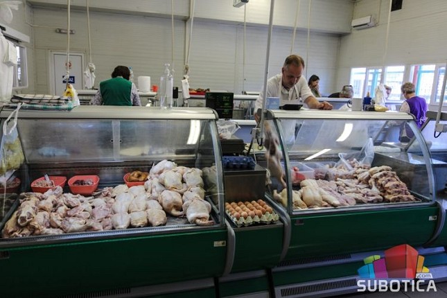 Pojačana kontrola prodaje lako kvarljivih namirnica na pijacama tokom leta