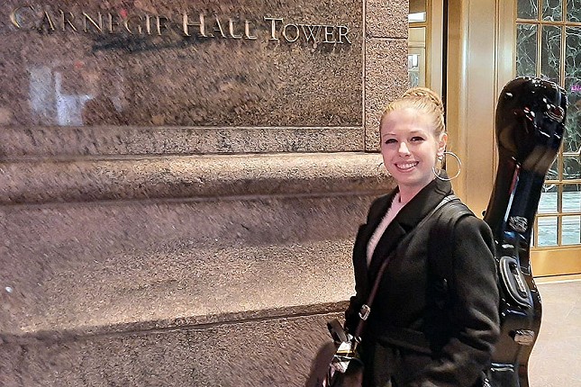 Mlada gitaristkinja Noemi Kučera pobrala aplauze u njujorškom Karnegi holu