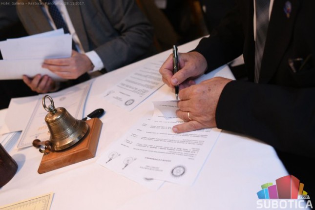 Dodeljene stipendije Rotary kluba najuspešnijim đacima i studentima