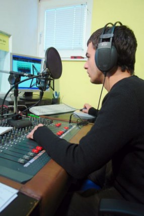 Slavoslovlje na radio talasima