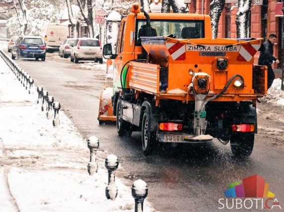 Topi se sneg, više temperature „čiste“ puteve