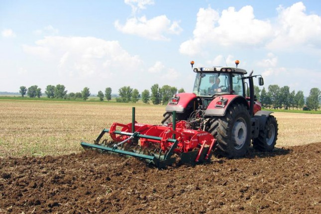 Poljoprivrednicima u zakup 2.500 hektara