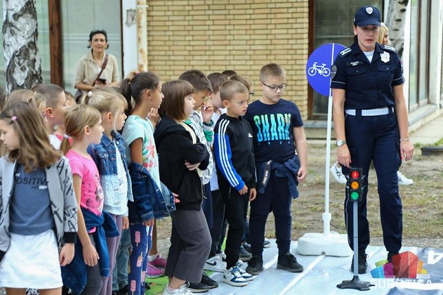 "Zajedno i bezbedno kroz detinjstvo" - subotički policajci ugostili đake osnovnih škola