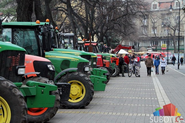 Traktori pred Gradskom kućom