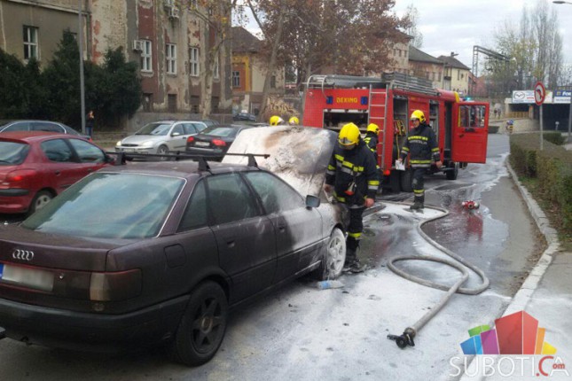 Vatrogasci sprečili širenje vatre na automobilu sa butan bocom