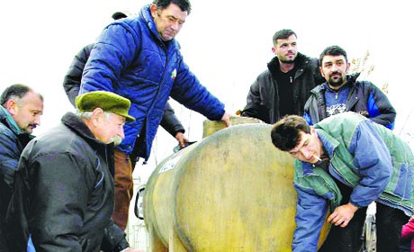 Smeju da prosipaju mleko, ne smeju da ga poklanjaju
