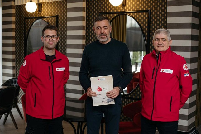 Restoran "Paligo palata" donacijom Crvenom krstu iskazao društvenu odgovornost