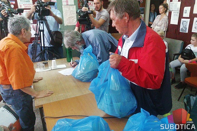 UG „Solidarnost“ podelilo pakete pomoći za najugroženije sugrađane