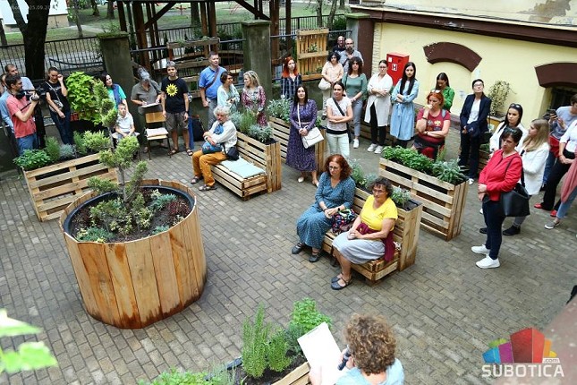 Terapeutska bašta u Školskom centru "Dositej Obradović" - da se vratimo prirodi