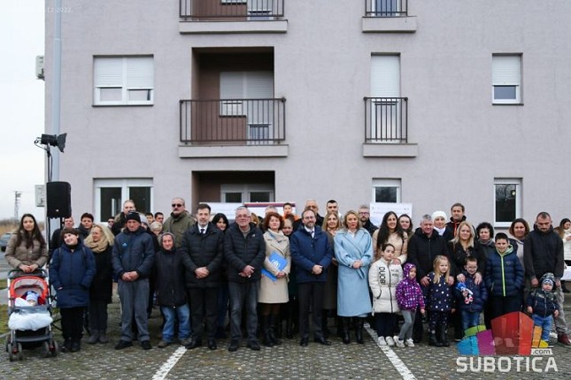 Podeljeni ključevi stanova za izbeglice