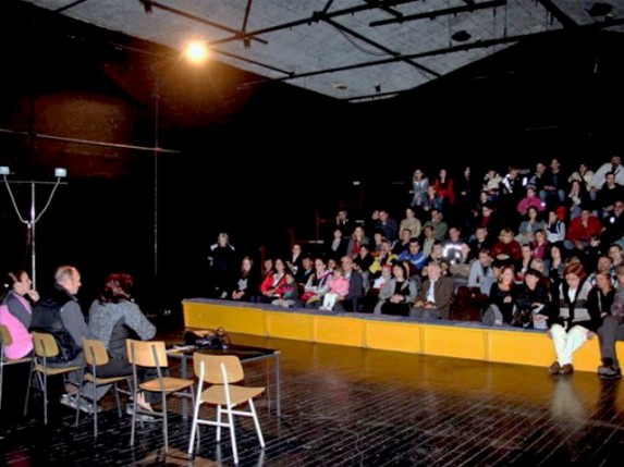 Roditelji zbunjeni i nezadovoljni – „Mladost“ nastavlja da radi!