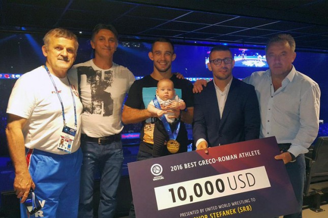 Davor Štefanek primio priznanje za najboljeg rvača sveta u 2016. godini