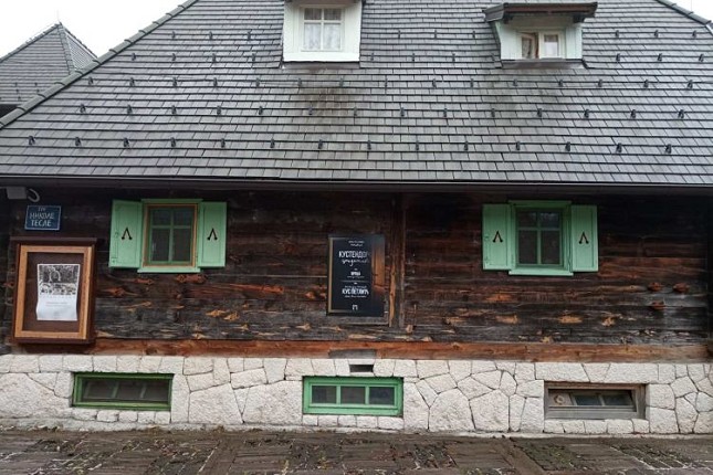 Predstava "Kus petlić" pozdravljena ovacijama na Festivalu "Kustendorf", pohvale i od Kusturice