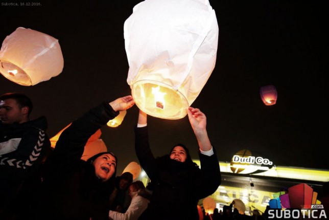 "Lampion party" sutra ispred Robne kuće tehnike Dudi Co