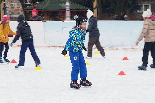 U toku upis u školu klizanja za dečji uzrast