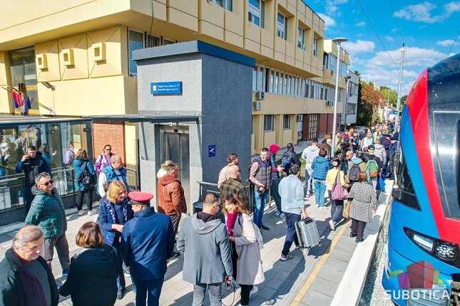 Prvi "Soko" krenuo za Beograd tačno u podne, veliko interesovanje za brzi voz