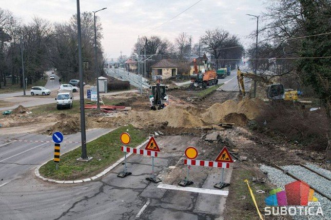 U toku radovi na pružnom prelazu u centru Palića, vozila se upućuju na obilazni put