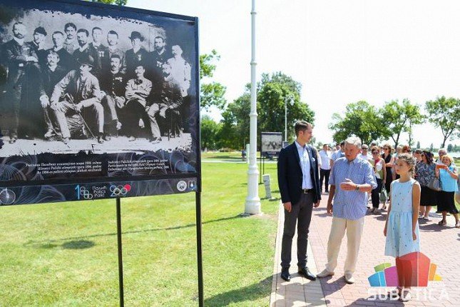 Duž palićke promenade spomen na Lajoša Vermeša