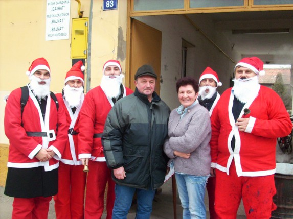 Deda mrazovi u Bajnatu