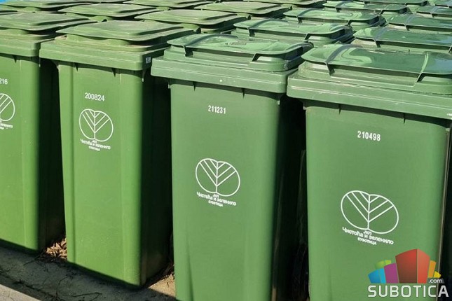 Podela kanti za kućni otpad u Maloj Bosni od srede