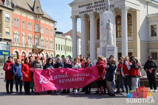 Simboličnom šetnjom obeležen Nacionalni dan borbe protiv raka dojke