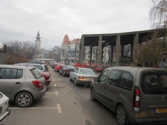 Gužva na novom zatvorenom parkingu kod Otvorenog univerziteta
