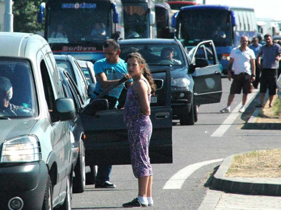 Subotičani većinom zadovoljni kolonom na zatvorenom parkingu OU