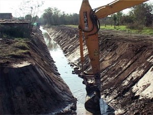Radnici DTD čiste otvorene kanale