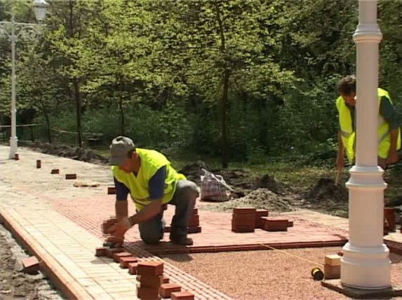 U toku popločavanje Aleje uzdaha na Paliću