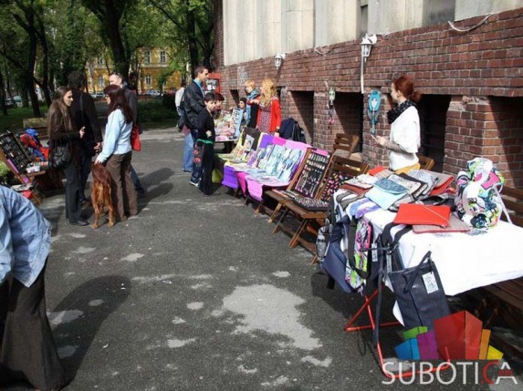 Volonteri organizovali jesenji "Art kvART"