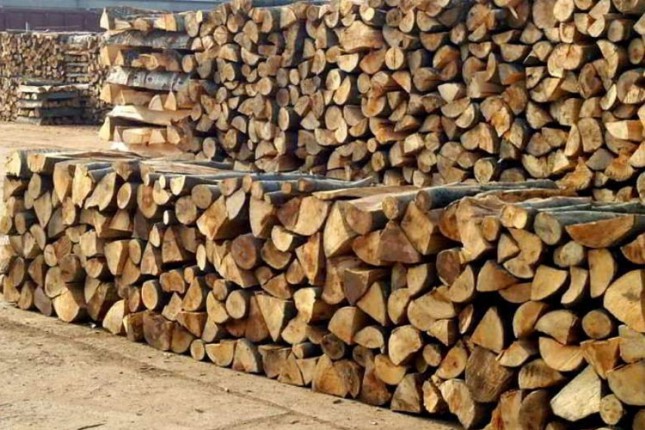 Drvare u "trci" za kupcima, ogrev prodaju i na džak