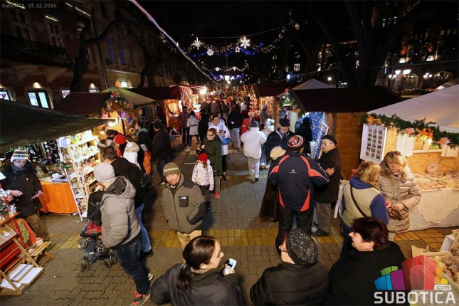 Kuvano vino i slatkiši se najčešće prodaju na "Winterfestu"