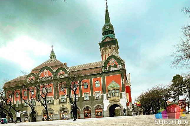 Pastor: Poskupljuju komunalije, SVM preuzeo razvoj Palića, pozorište do kraja 2021. godine