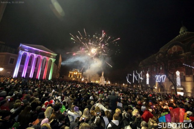 Subotičani u Novu godinu ušli uz valcer, vatromet i Gocu Tržan