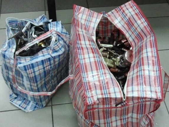 Sprečeno krijumčarenje naočara i veša