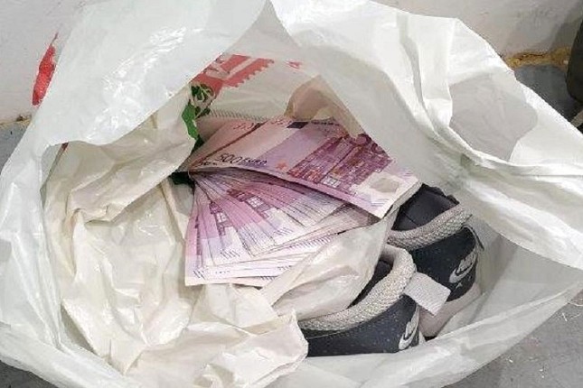 Carinici pronašli 55 hiljada evra u unutrašnjosti patika