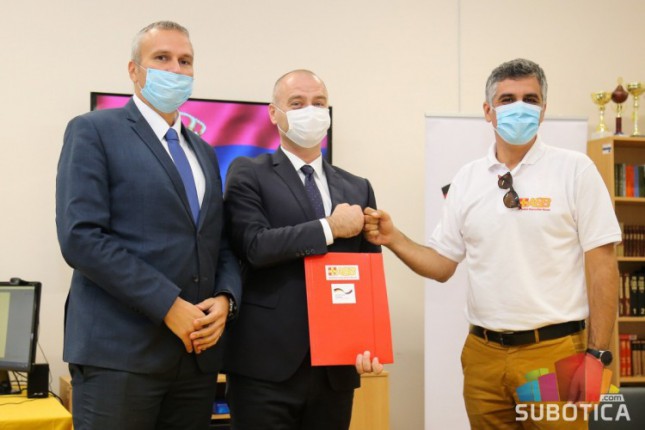 Uručena donacija komunikacione opreme Gerontološkom centru