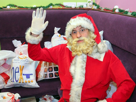 Deda mraz obradovao mališane iz "Kolevke"