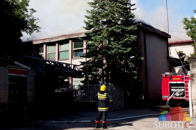 Požar u bivšoj zgradi Radio Subotice