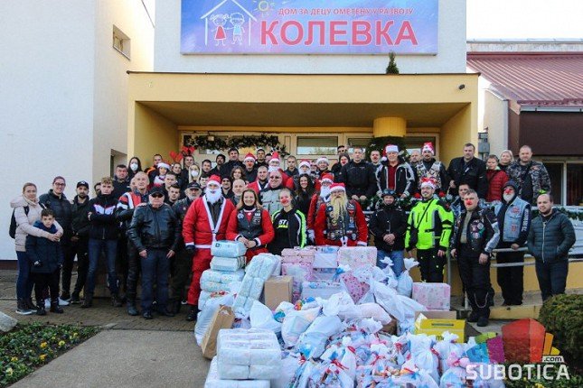 Bajkeri obradovali mališane "Kolevke"