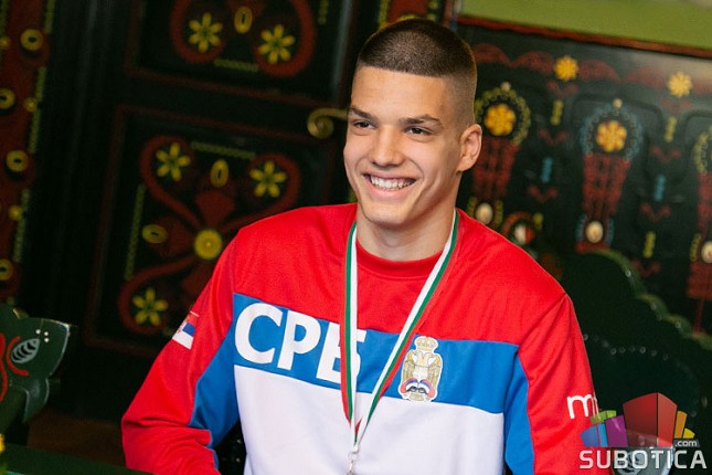 Marko Pižurica krupnim koracima napreduje bokserskom stazom