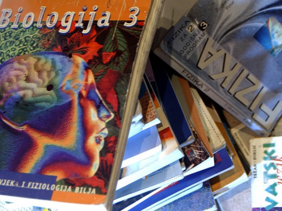 Nedostaju udžbenici na jezicima manjina