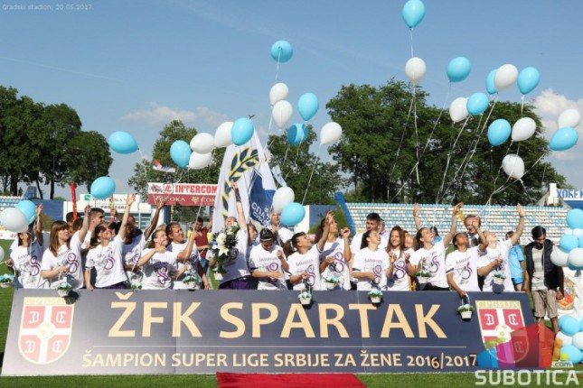 Šampionsko slavlje fudbalerki i nekorektan gest FSS