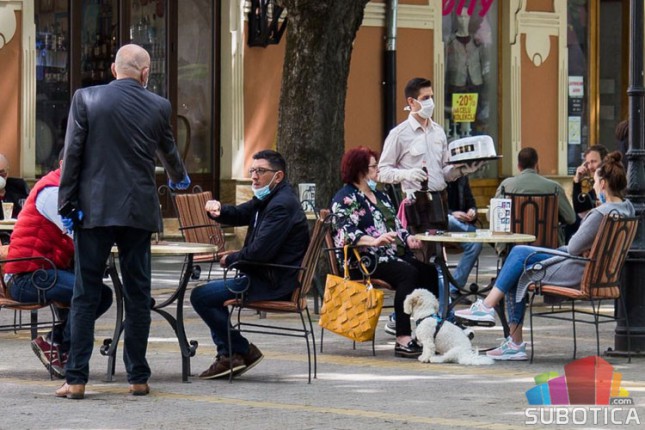 Kafići ponovo rade, ugostitelji primenjuju sve propisane mere