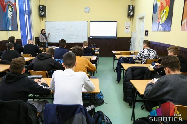 Počelo drugo polugodište za srednjoškolce, osnovci na raspustu još nedelju dana