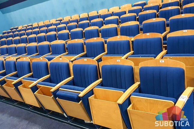 "Pepeljuga u zemlji čuda" - predstava Amaterskog pozorišta iz Gračanice