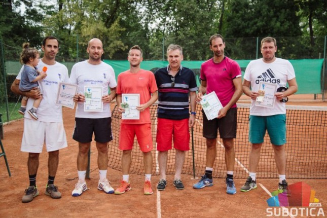 Tenis: Veterani iz regiona igrali na šljaci
