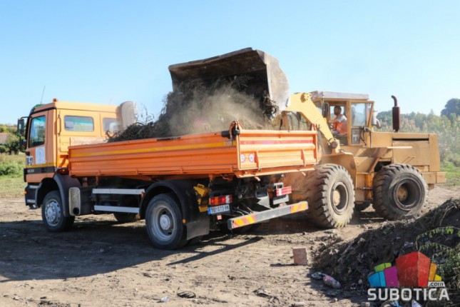 Uklanjanja se divlja deponija u romskom naselju Halas, sledi čišćenje Haladaša