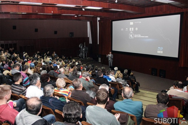 Puna sala na premijeri filma "Težina lanaca 2"