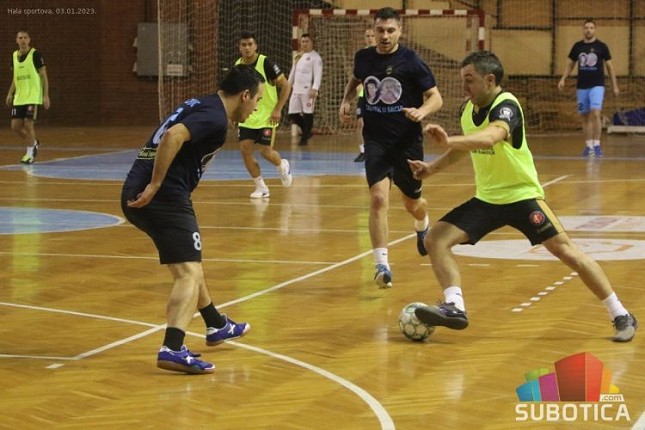 U subotu borba za trofej 49. Novogodišnjeg turnira u malom fudbalu